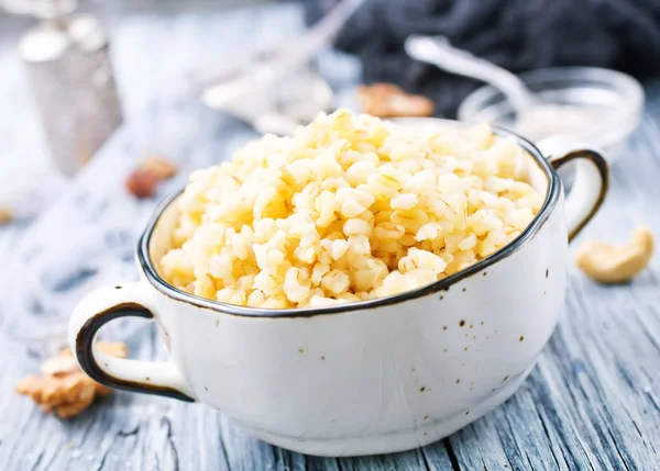 Close Van Gekookte Bulgur Met Noten Aroma Kruiden — Stockfoto