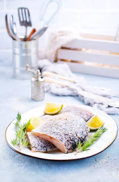 Ryby Świeże Surowe Dorsza Filety Rozmarynem Soli — Zdjęcie stockowe