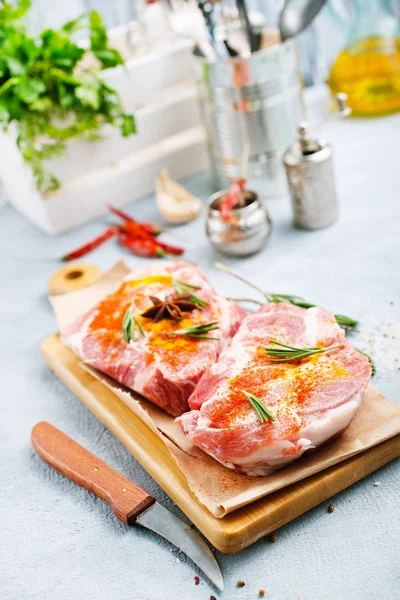 Filete Carne Cruda Con Sal Especias Aromáticas —  Fotos de Stock