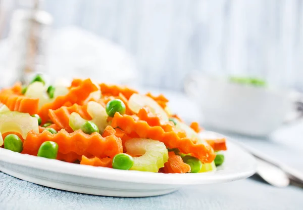 신선한 야채와 샐러드입니다 완두콩 샐러드 — 스톡 사진