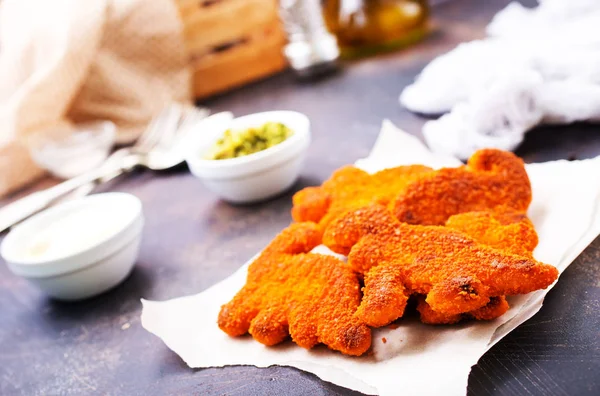 Pepitas Peixe Com Molho Uma Mesa Cozinha — Fotografia de Stock