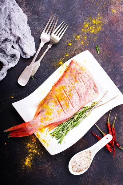 Raw Ocean Perch Plate Table — Stock Photo, Image