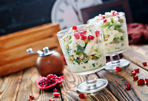 Salat Mit Huhn Glas Salat Mit Hühnereierbsen — Stockfoto