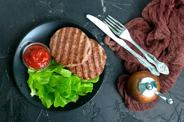 Gebakken Kotelet Voor Hamburger Plaat Gebakken Schnitzels Met Saus — Stockfoto