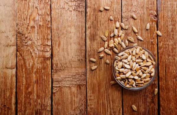 Zonnebloempitten Kom Een Tafel — Stockfoto