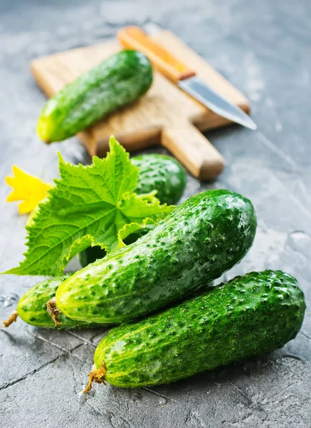 Gurkor Färska Trä Bordet Stock Bild — Stockfoto