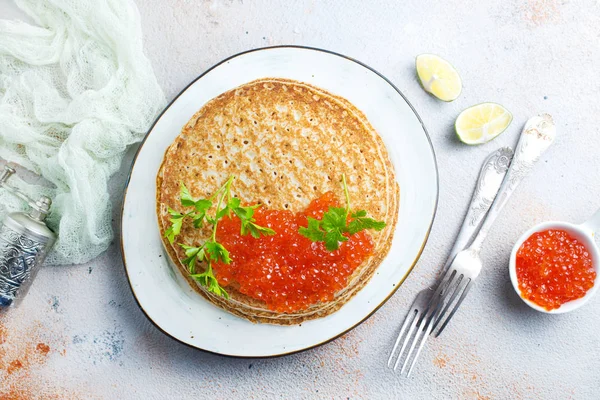 Pannenkoeken Met Rode Zalmkaviaar Gebakken Pannenkoeken — Stockfoto