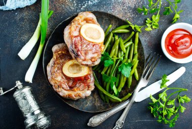 Tabakta kızarmış et