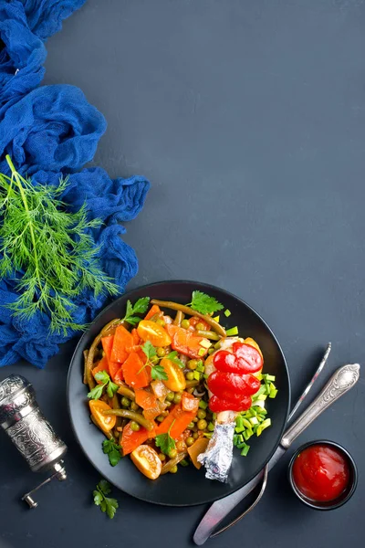 Legumes com perna de frango — Fotografia de Stock