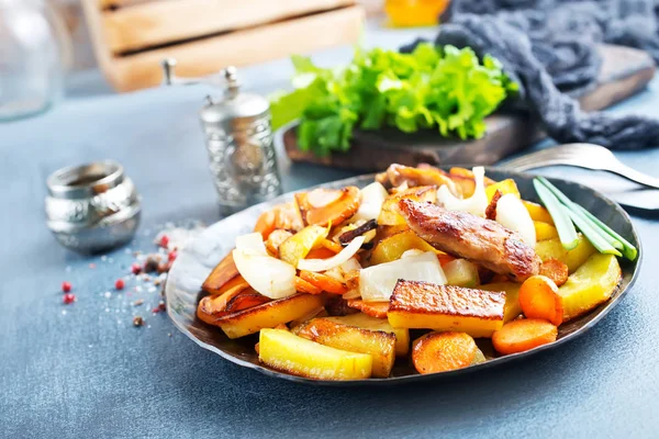 Kartoffeln mit Fleisch — Stockfoto