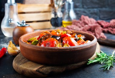 Kızarmış sebzeler