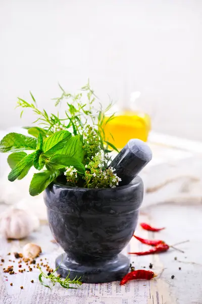 Hierbas aromáticas y especias — Foto de Stock