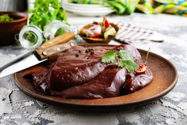 pişmemiş karaciğer