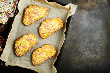 Kahvaltıda tereyağlı