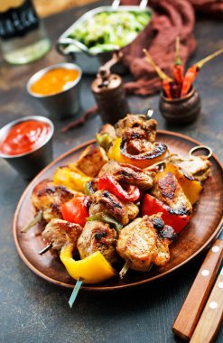 Sebzeli et kebabı, soslu taze kebap.