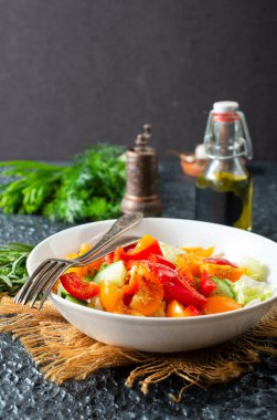 sebze salatası, fırfırlı sebze, diyet yemeği, tuzlu ve yağlı salata.