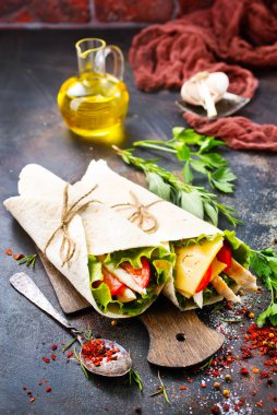 Masada sebzelerle krepte kebap