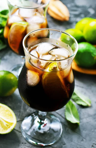 Bebida Com Gelo Limão Hortelã Fresca — Fotografia de Stock
