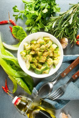 avokado ve guguk kuşu salatası, taze salata.