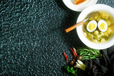 Tavuk yumurtalı sebze çorbası, yeşil fasulyeli çorba.