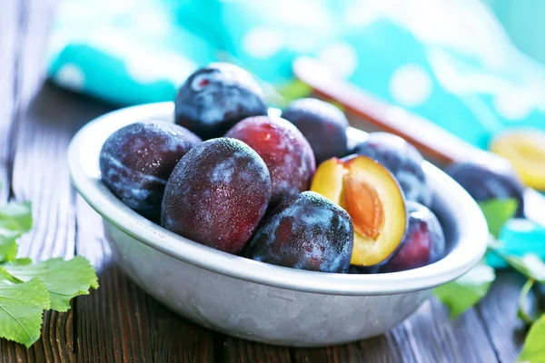 Fresh Plums Bowl Table — Stock Photo, Image