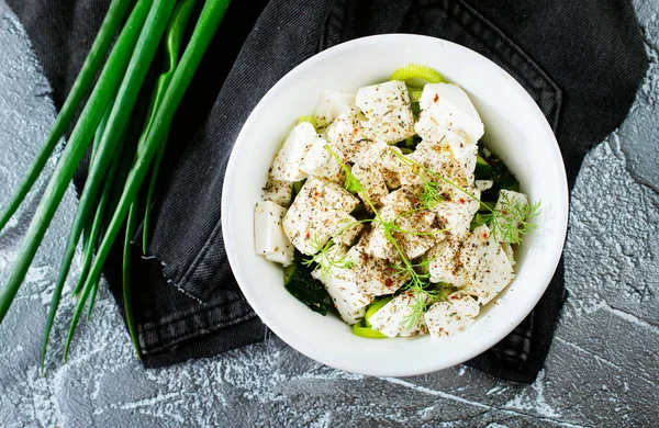 Salata ve salatalık, taze salata.