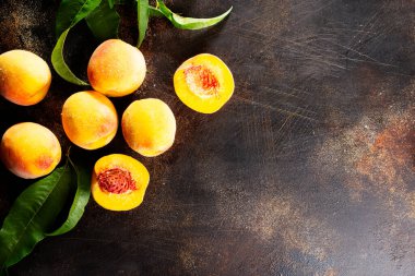 Şeftali ve şeftali tohumu ile şeftali tohumu..