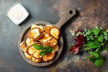 Kahvaltıda mini gözleme gevreği. Kahvaltıda servis edilen mini gözleme gevreği.