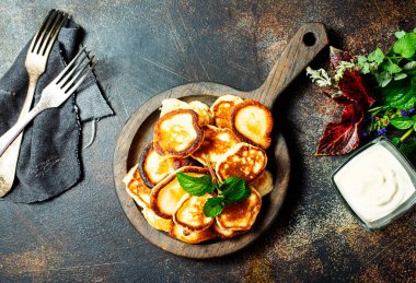 Kahvaltıda mini gözleme gevreği. Kahvaltıda servis edilen mini gözleme gevreği.