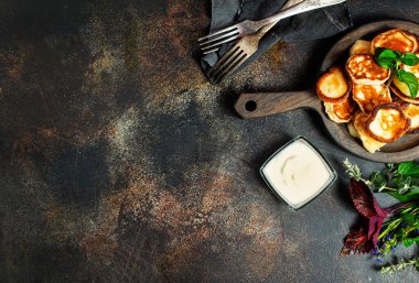 Kahvaltıda mini gözleme gevreği. Kahvaltıda servis edilen mini gözleme gevreği.