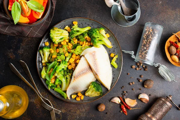 Pescado Blanco Con Verduras Fritas Plato — Foto de Stock