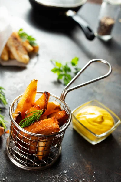 Traditionelle Britische Fish Chips Auf Einem Tisch — Stockfoto