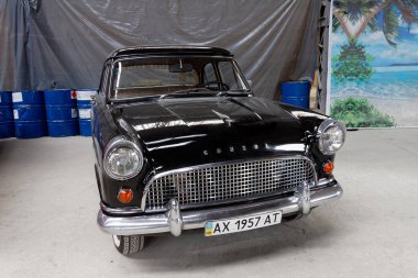 Kharkiv, Ukrayna - 19 Mayıs 2018: Retro araba siyah Ford Konsül Mark II 1957 yılında üretilen 2018 Kharkiv, Ukrayna üzerinde 19 Mayıs 2018 yılında vintage arabalar Kharkiv Retro ralli - Festivali'nde sunulan