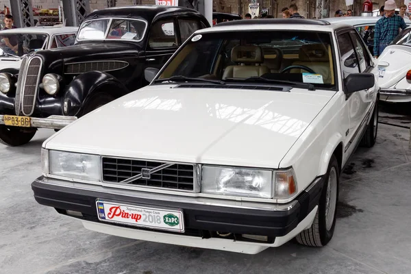 Kharkiv Ucrânia Maio 2018 Carro Retro Branco Volvo 780 Bertone — Fotografia de Stock