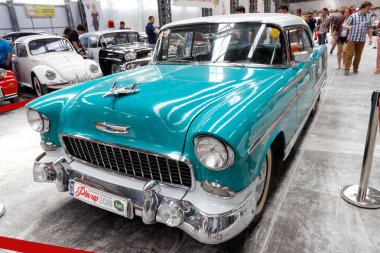 Kharkiv, Ukrayna - 19 Mayıs 2018: Retro Araba Chevrolet Bel Air 1955'te üretilen vintage arabalar Kharkiv Retro ralli - Festivali'nde 2018 Kharkiv, Ukrayna 19 Mayıs 2018 üzerinde sunulur