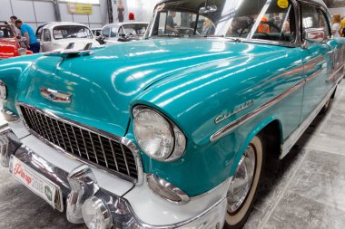 Kharkiv, Ukrayna - 19 Mayıs 2018: retro araba Chevrolet Bel Air 1955'te üretilen vintage arabalar Kharkiv Retro ralli - Festivali'nde 2018 Kharkiv, Ukrayna üzerinde 19 Mayıs 2018 yılında sunulan yakın çekim