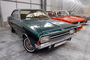 Kharkiv, Ukrayna - 19 Mayıs 2018: Retro araba Opel Rekord C 1969 yılında üretilen vintage arabalar Kharkiv Retro ralli - Festivali'nde 2018 Kharkiv, Ukrayna 19 Mayıs 2018 üzerinde sunulur