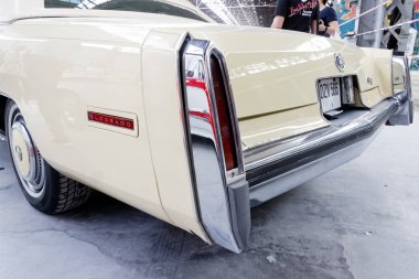Kharkiv, Ukrayna - 19 Mayıs 2018: Cadillac Eldorado 1978 yılında üretilen kuyruk yüzgeci ve retro arabanın arka ışıklar vintage arabalar Kharkiv Retro ralli - Festivali'nde 2018 Kharkiv, Ukrayna 19 Mayıs 2018 üzerinde sunulur