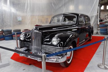 Kharkiv, Ukrayna - 19 Mayıs 2018: Sovyet retro araba siyah Zis-110 1945'te üretilen vintage arabalar Kharkiv Retro ralli - Festivali'nde 2018 Kharkiv, Ukrayna 19 Mayıs 2018 üzerinde sunulur