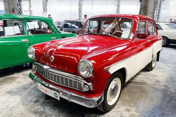 Kharkiv, Ukrayna - 19 Mayıs 2018: Sovyet retro araba Moskvich 2018 Kharkiv, Ukrayna üzerinde 19 Mayıs 2018 yılında vintage arabalar Kharkiv Retro ralli - Festivali'nde sergilenen 1962 yılında üretilen 407
