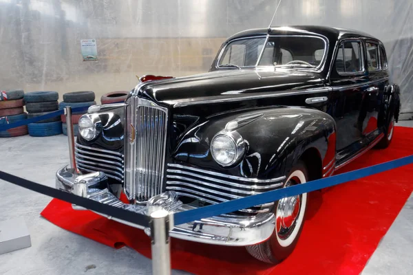 Kharkiv, Ukrayna - 19 Mayıs 2018: Sovyet retro araba siyah Zis-110 1945'te üretilen vintage arabalar Kharkiv Retro ralli - Festivali'nde 2018 Kharkiv, Ukrayna 19 Mayıs 2018 üzerinde sunulur