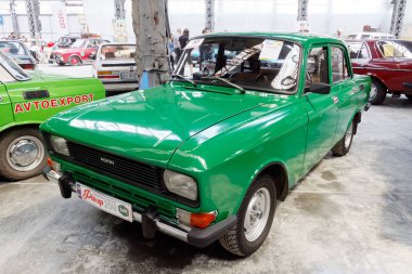 Kharkiv, Ukrayna - 19 Mayıs 2018: Sovyet retro araba Moskvich 2018 Kharkiv, Ukrayna üzerinde 19 Mayıs 2018 yılında vintage arabalar Kharkiv Retro ralli - Festivali'nde sergilenen 1986 yılında üretilen 2140