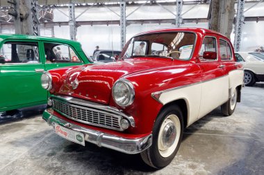 Kharkiv, Ukrayna - 19 Mayıs 2018: Sovyet retro araba Moskvich 2018 Kharkiv, Ukrayna üzerinde 19 Mayıs 2018 yılında vintage arabalar Kharkiv Retro ralli - Festivali'nde sergilenen 1962 yılında üretilen 407