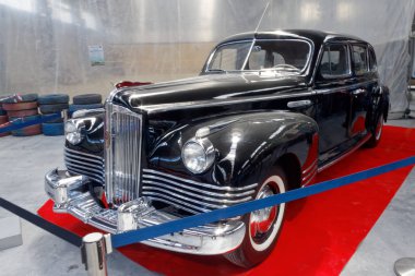 Kharkiv, Ukrayna - 19 Mayıs 2018: Sovyet retro araba siyah Zis-110 1945'te üretilen vintage arabalar Kharkiv Retro ralli - Festivali'nde 2018 Kharkiv, Ukrayna 19 Mayıs 2018 üzerinde sunulur