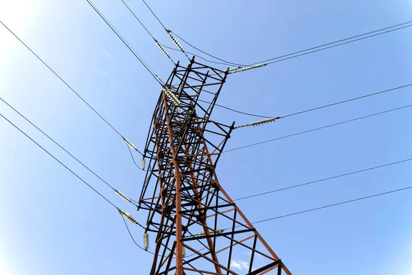 Elektrický Stožár Pozadí Modré Oblohy Letním Dni — Stock fotografie