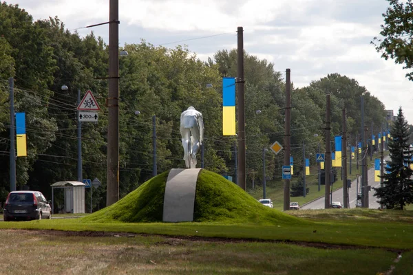 Kharkiv Oekraïne Augustus 2012 Monument Voor Een Witte Fietser Door — Stockfoto