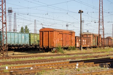 Kharkiv, Ukrayna - 23 Ağustos 2018: Kharkiv, Ukrayna Osnova tren istasyonunda Park yük vagonları