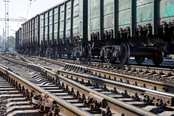 Kharkiv, Ukrayna - 23 Ağustos 2018: Kharkiv, Ukrayna Osnova tren istasyonunda Park yük vagonları