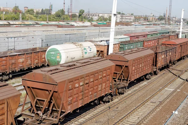 Kharkiv Ucrania Agosto 2018 Vagones Carga Estacionados Estación Tren Osnova Fotos de stock libres de derechos