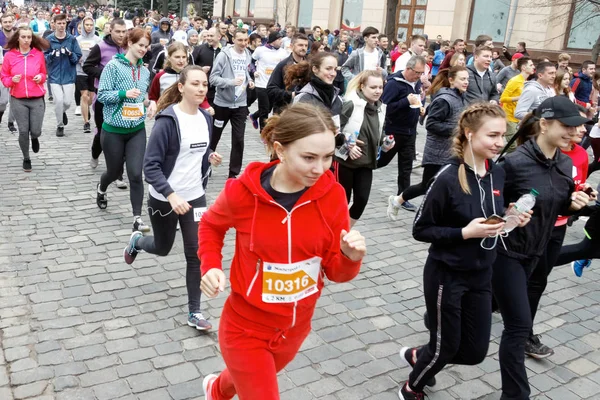 Kharkiv Ukrayna Nisan Kharkiv Uluslararası Maratonu Nisan 2019 Tarihinde Kharkiv — Stok fotoğraf
